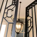 Penthouse Le Lustre Apartment *