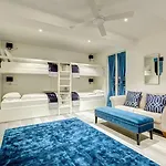 Penthouse Le Lustre Apartment
